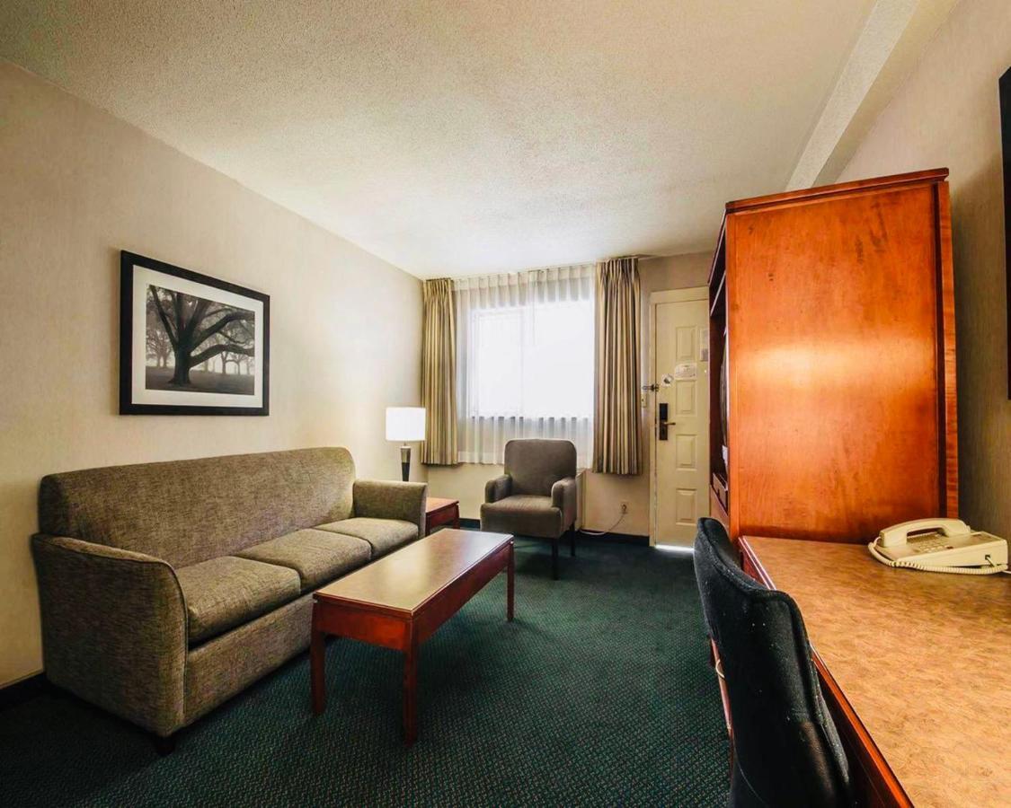 Art Infiniti Hotel Pitt Meadows Exterior foto
